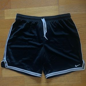 Nike Basketball Shorts (S)